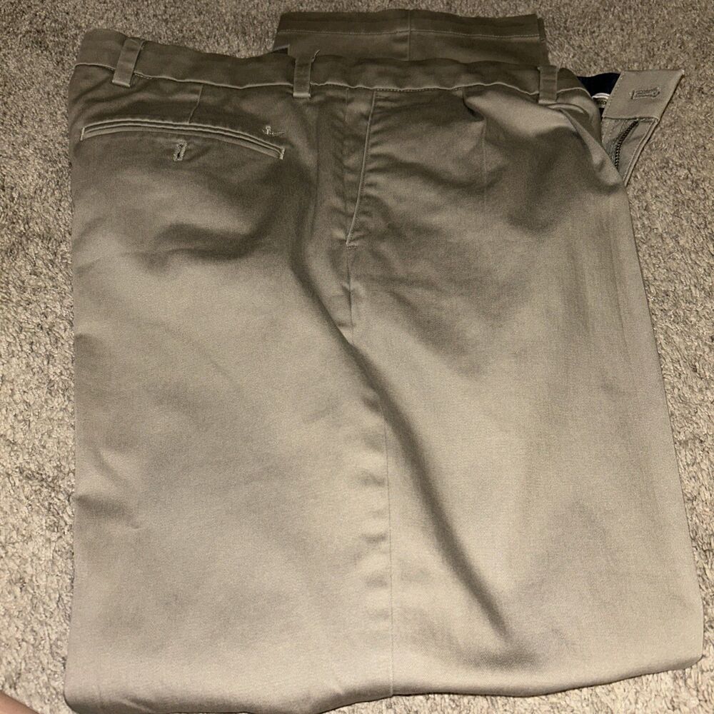DOCKERS Mens Classic Fit Pleated Dark Khaki Pants Size 38 X 32 Flex Comfort Band